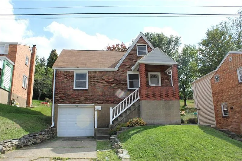 738 Hazel St photo 1