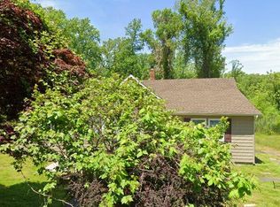 60 Narcissus Rd, Kings Park, NY 11754