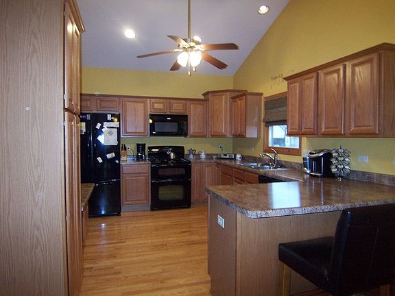 3rd image of 600 Indigo Ln
