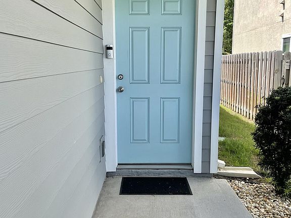 3rd image of 202 Ashby Landing Way