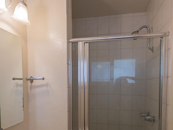 3rd image of 846 Apple Valley Dr