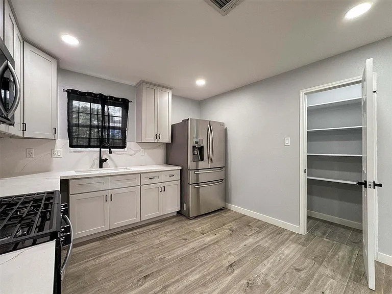730 Dunkley Dr — Photo 9