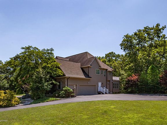5th image of 404 Joanne Ct