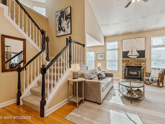 4th image of 1077 Blackburn Dr