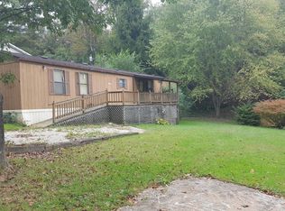 4 Crescent Dr, Ceredo, WV 25507