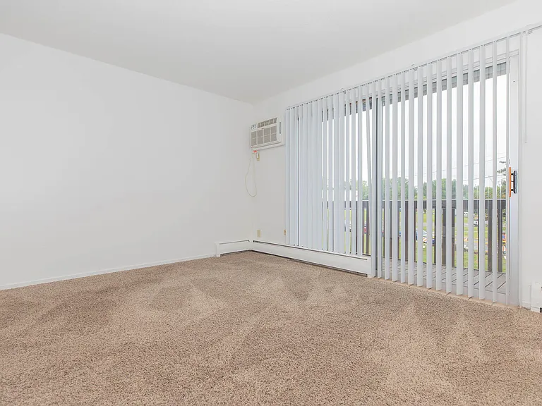 Holiday Acres Apartments — Photo 23