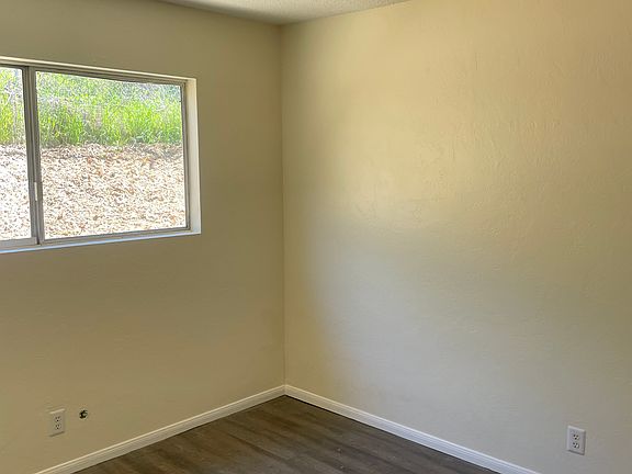 5th image of 555-57 Kleaveland Pl #557