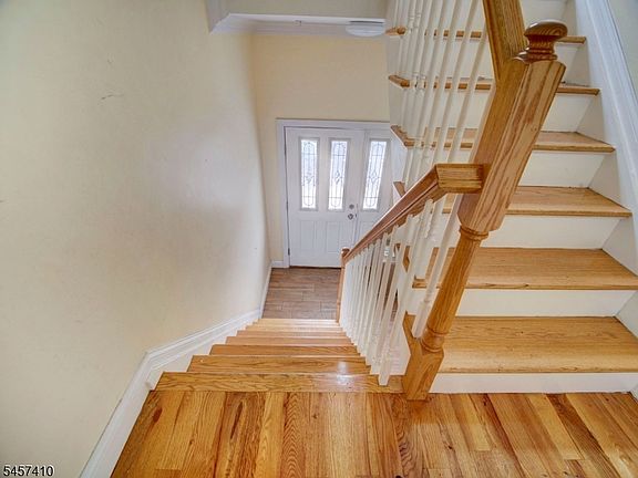 2nd image of 109 Palm St