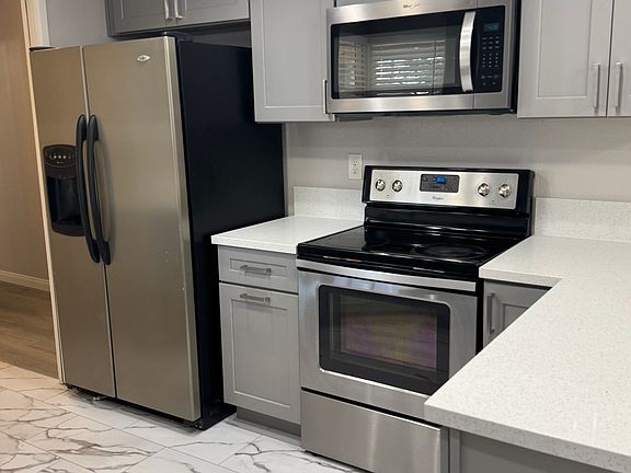 4th image of 3412 Miramar Dr