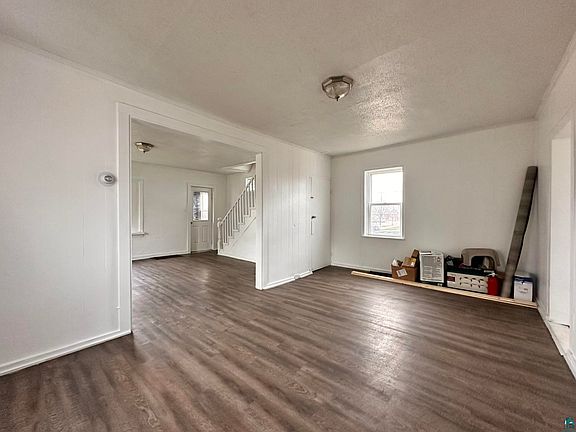 5th image of 602 2nd Ave W