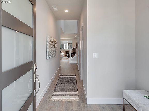 3rd image of 13886 SW Sabrina Ave