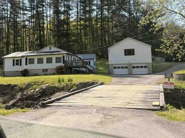884 Upper Rock Creek Rd, Rock Creek, WV 25174