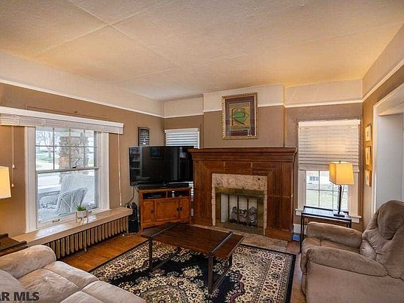 5th image of 217 W Park Ave