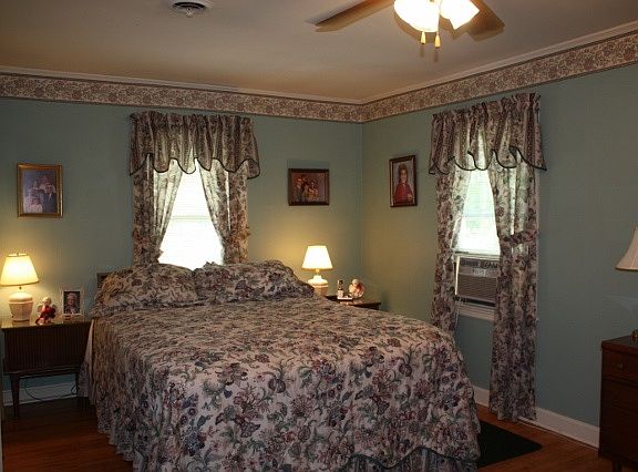 3rd image of 303 Fairlane Dr