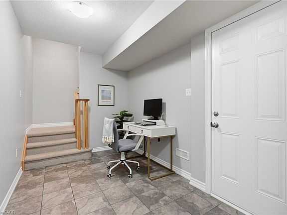 4th image of 25 Hiscott Dr