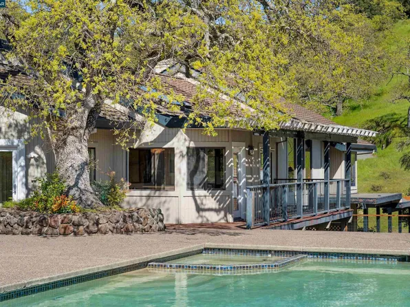 5 Leeward Glen Rd, Lafayette, CA 94549