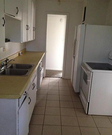 3rd image of 2422 Lake Lucina Dr