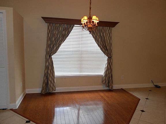 3rd image of 230 S Aberdeen Cir