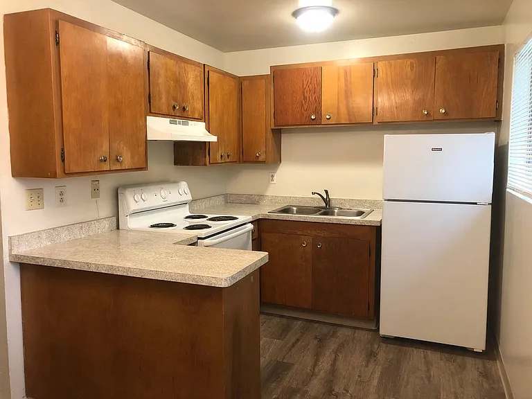 626 W 1st Ave — Photo 3