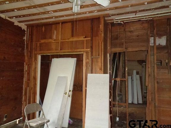4th image of 200 S Post Oak St