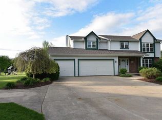 975 Rae Dr, Hartland, WI 53029