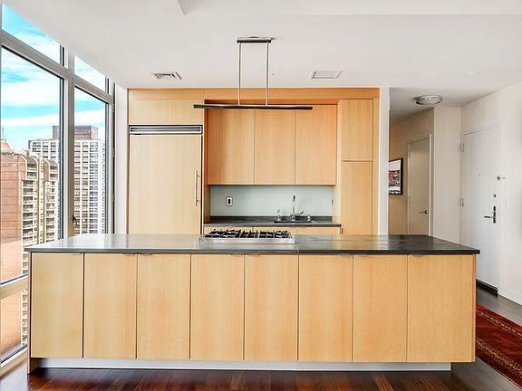 3rd image of 207 E 57th St APT 28A
