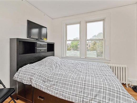 5th image of 12 Horatio St #2