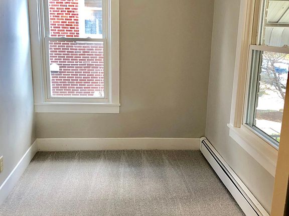 Bonus Room (Nice for Office or play room)