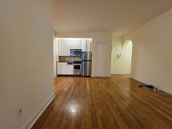 3rd image of 111 E 26th St #A83