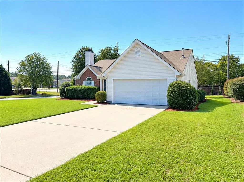 3 bed, 1664 sqft, $2,400 — Photo 2