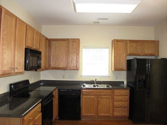 2nd image of 265 Dartmoor Dr