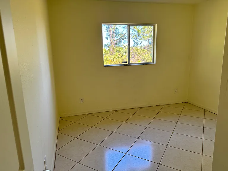 934 Garnet Ave — Photo 10
