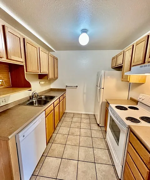 Sycamore Gardens Apartments — Photo 14