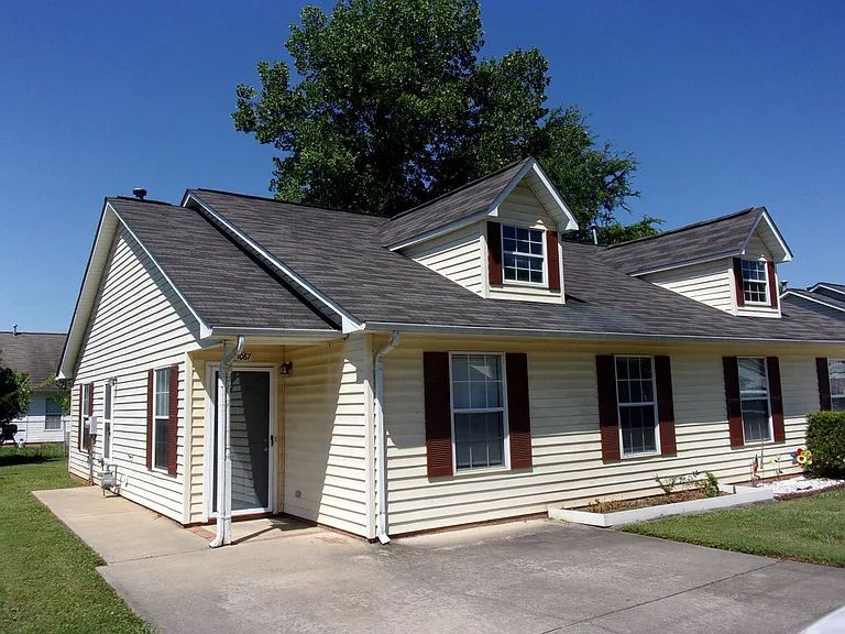 1067 Farm Pond Ln — Photo 1