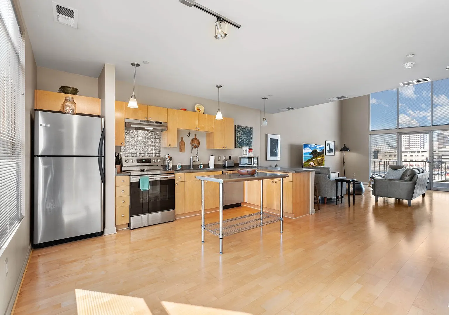 Luxury Furnished Loft on Broadway — Photo 2