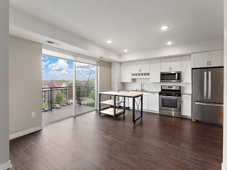 Altitude Residences — Photo 36