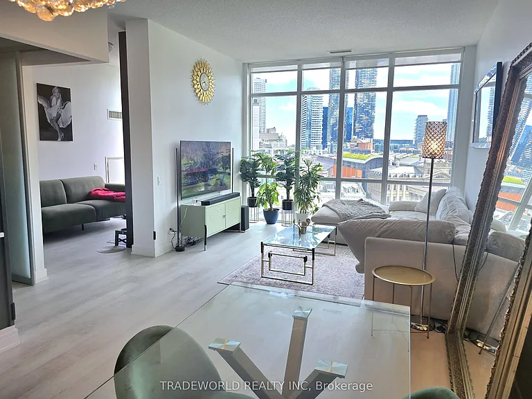 112 George St S #S818 — Photo 4