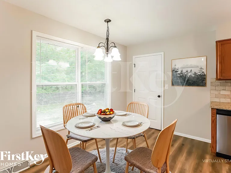 5905 NW Whispering Oaks Ln — Photo 6