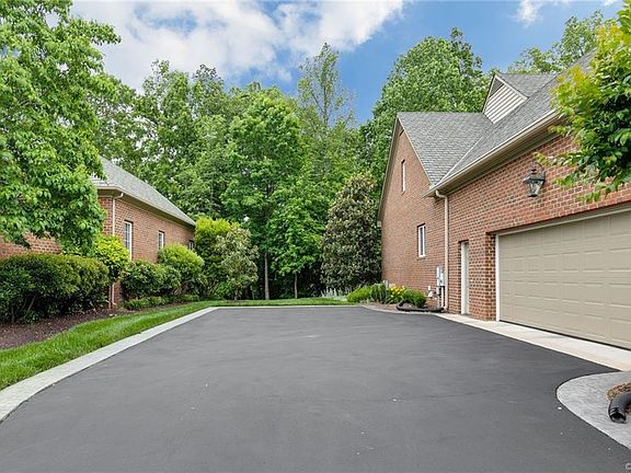 3rd image of 139 W Square Ct