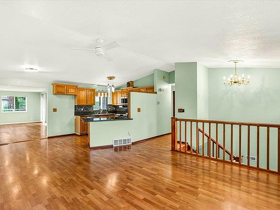 4th image of 707 S Myrtle St