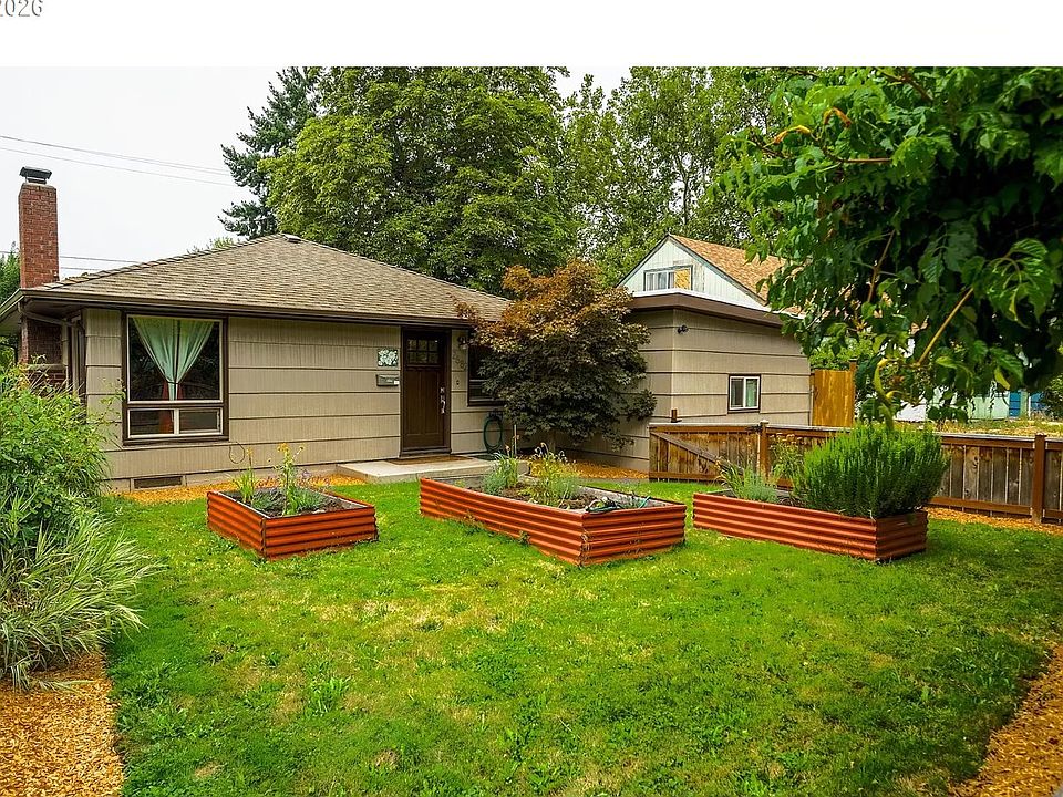 1st image of 2682 Harris St