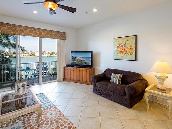 3rd image of 620 Bayway Blvd APT 4