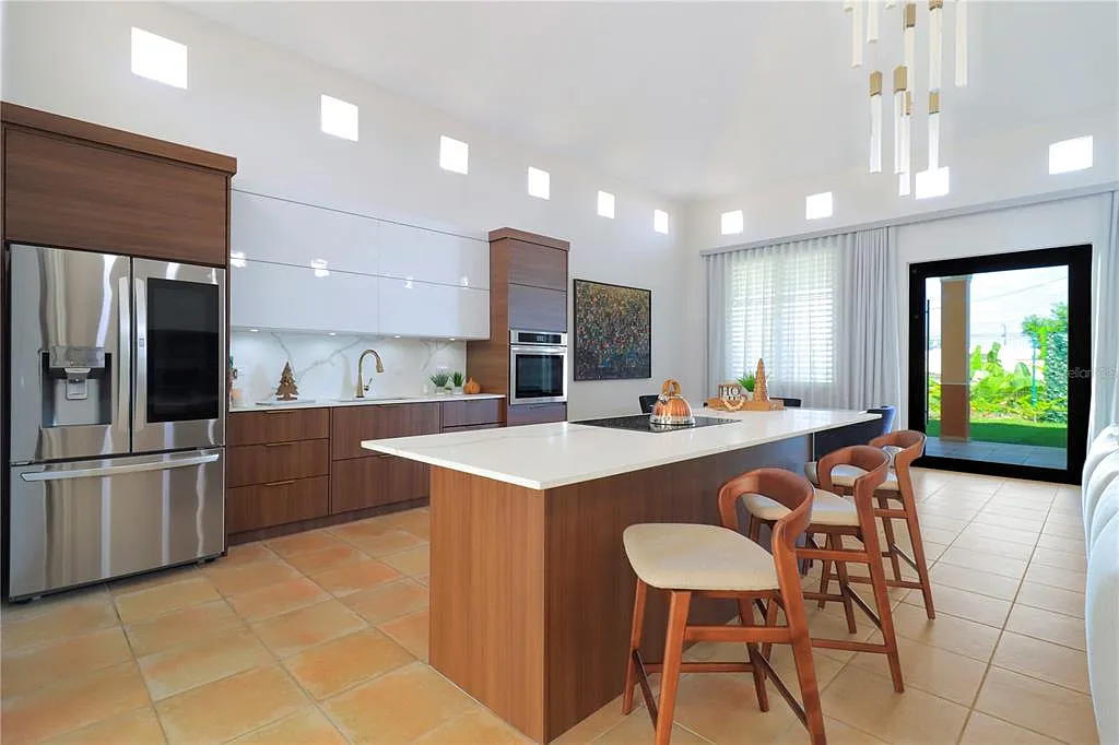 4 bed, 3.5 bath, 2500 sqft, $3,200 — Photo 4