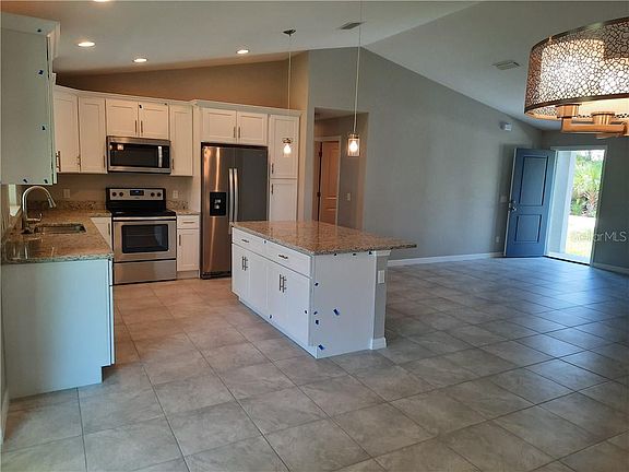 5th image of 6237 Blackberry St