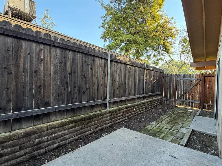 5771 N Valentine Ave #101 — Photo 13