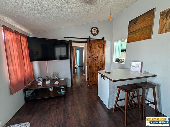 4th image of 513 W Clam Cir