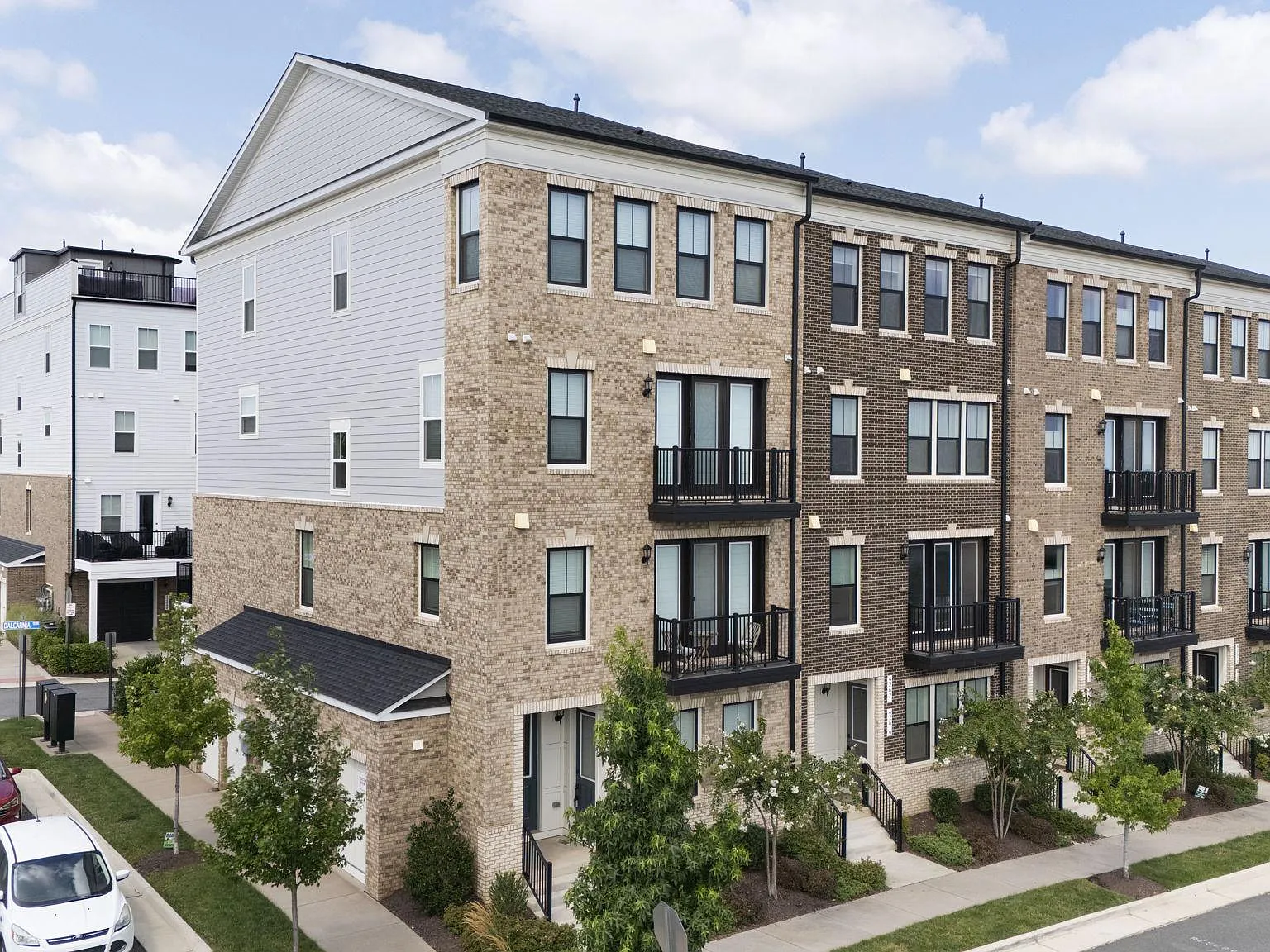 3 bed, 4.0 bath, 2196 sqft, $3,200 — Photo 1