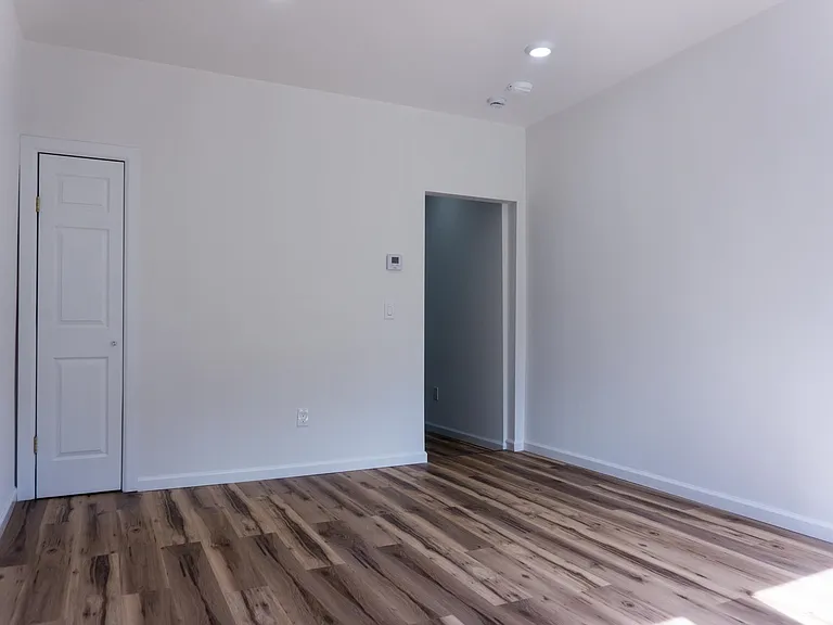 576 Newark Ave #2L — Photo 7