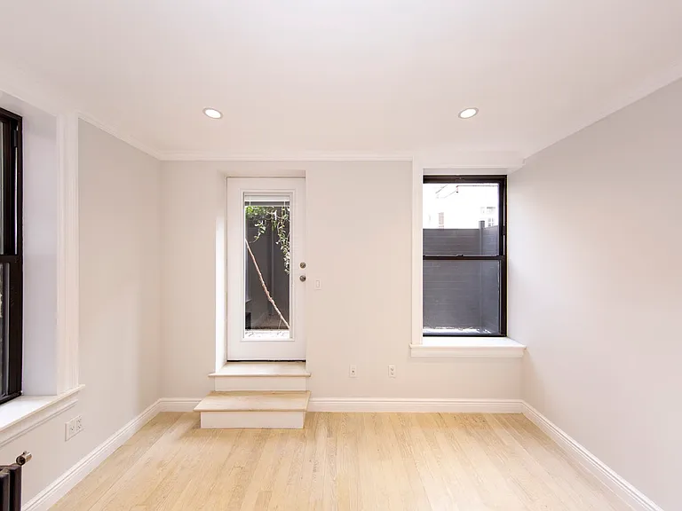 51 W 11th St #RR2 — Photo 4