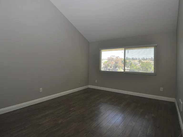 4022 Layang Layang Cir #1 — Photo 16